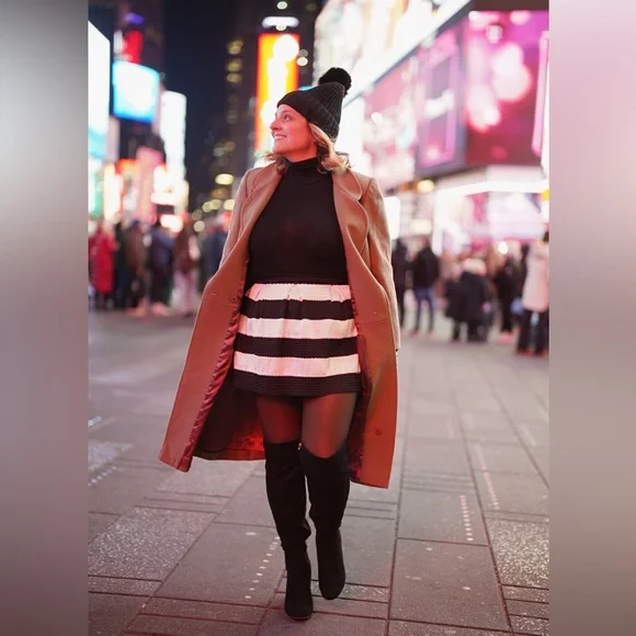 Cute black and white small skirt. Stretch so will for small
To large. #c17 - Picture 4 of 4